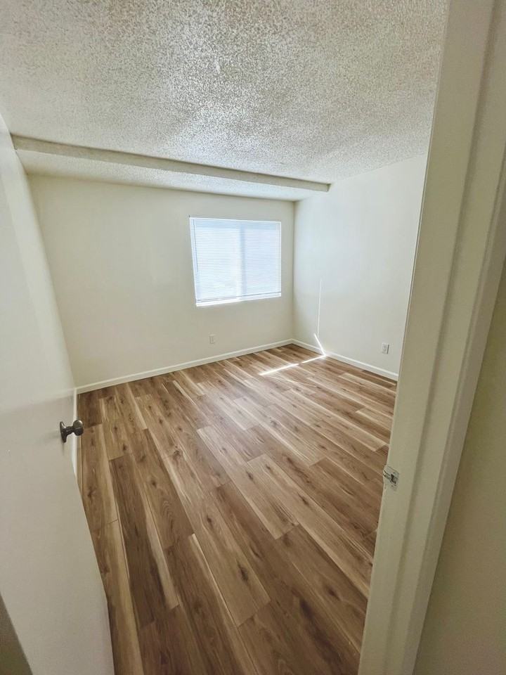 Victoria Apartments - Photo 4 of 19