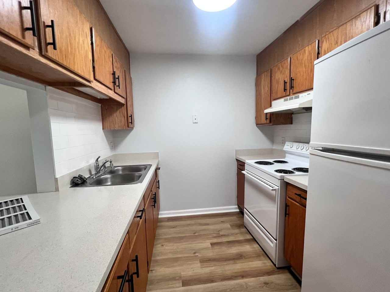 Coral Garden Apartments - Photo 6 of 14