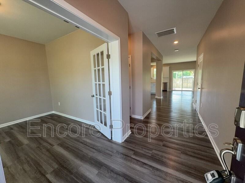 707 Eppsfield Ln - Photo 2 of 19