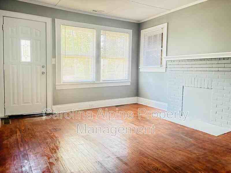 116 Bolding St - Photo 7 of 23