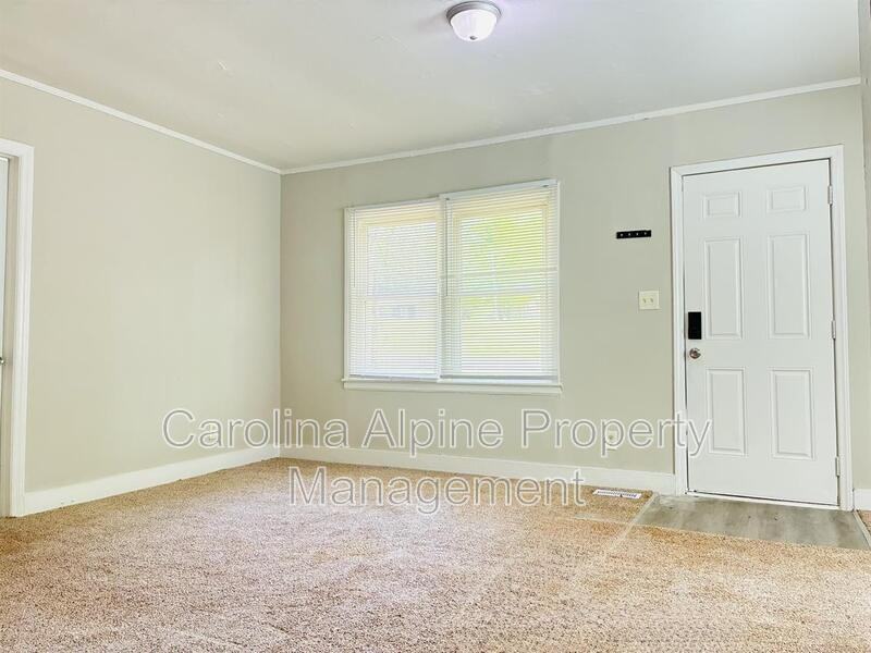 1138 Browns Ave - Photo 3 of 15