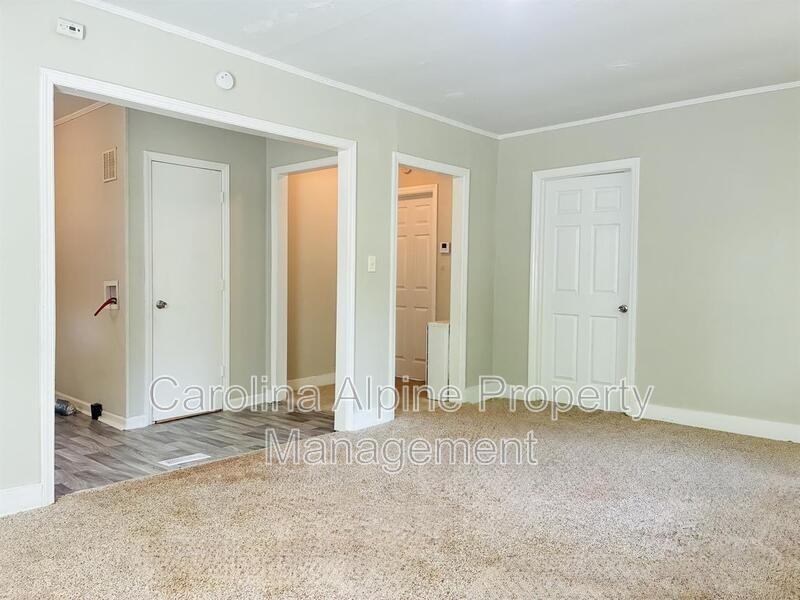 1138 Browns Ave - Photo 5 of 15