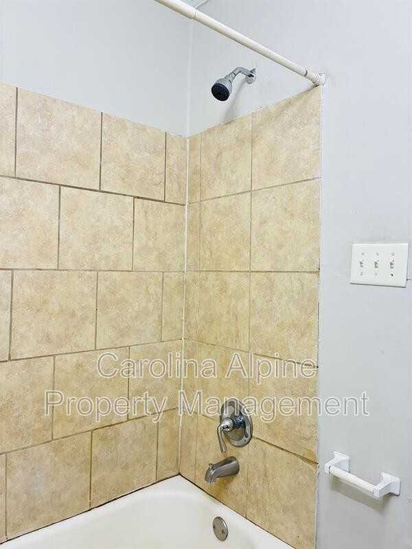 1138 Browns Ave - Photo 7 of 15