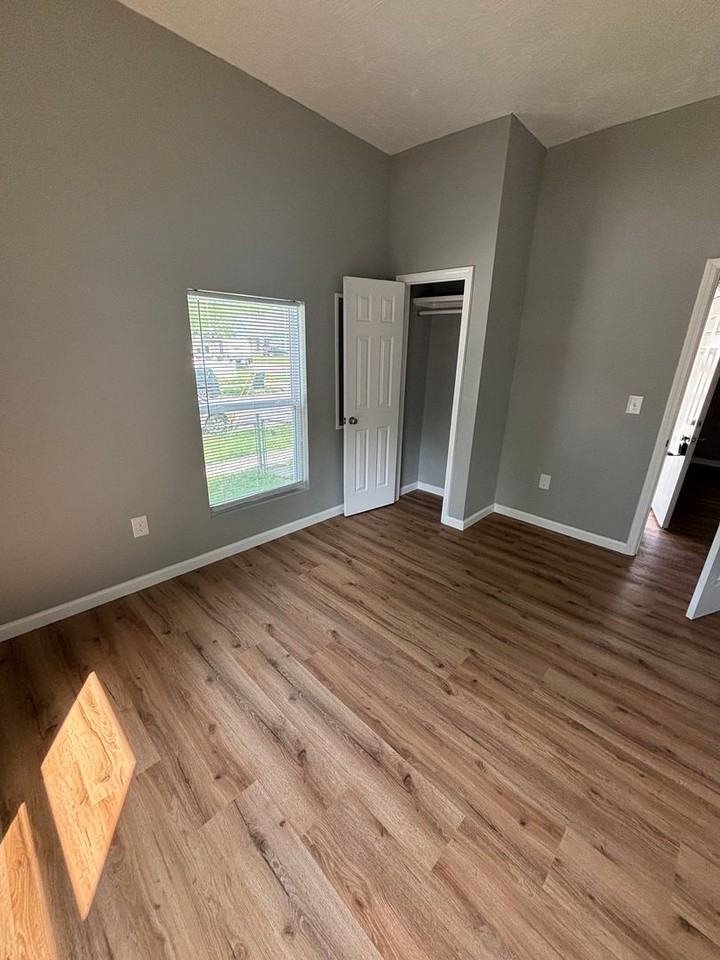 1636 N Sherman Ave - Photo 6 of 22