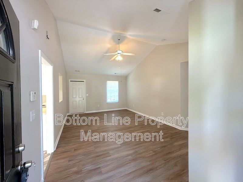 5512 Windy Valley Dr - Photo 3 of 20