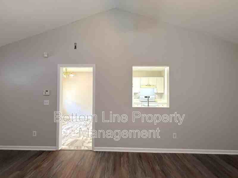 5512 Windy Valley Dr - Photo 4 of 20