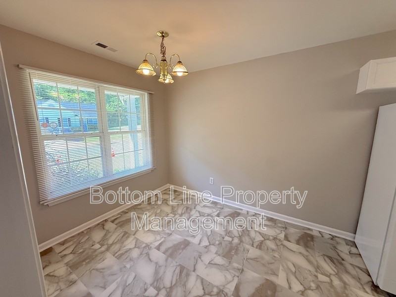 5512 Windy Valley Dr - Photo 5 of 20