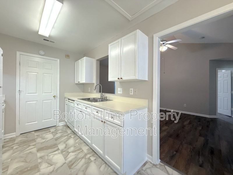 5512 Windy Valley Dr - Photo 6 of 20