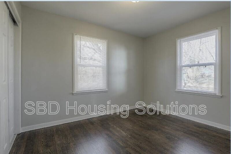2604 Waples St - Photo 2 of 6