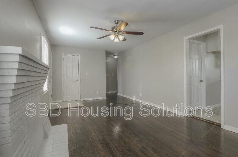 2604 Waples St - Photo 3 of 6