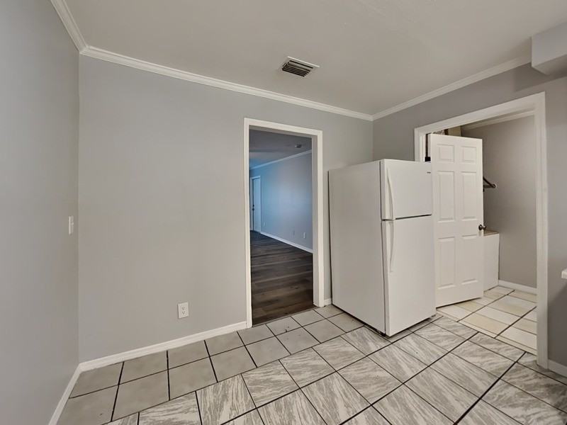 1908 W 16th St - Photo 4 of 25