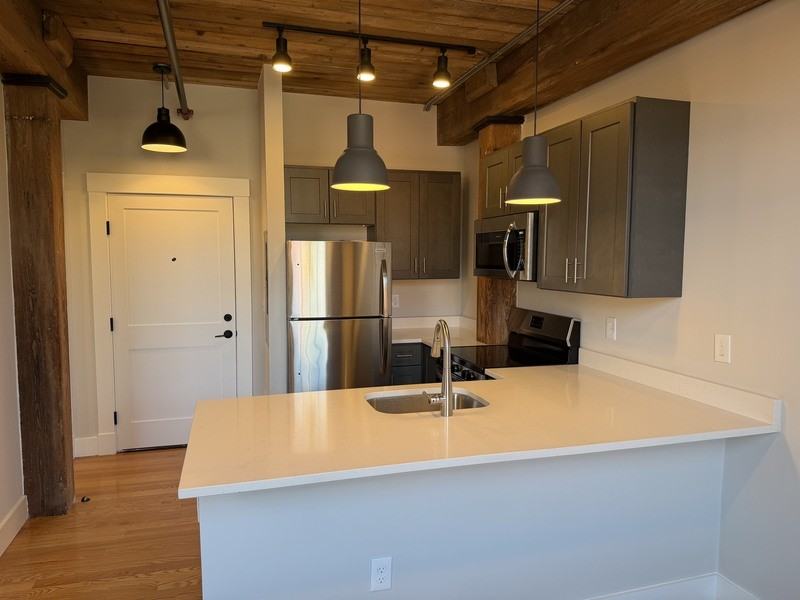 1665 Main St - Photo 5 of 11