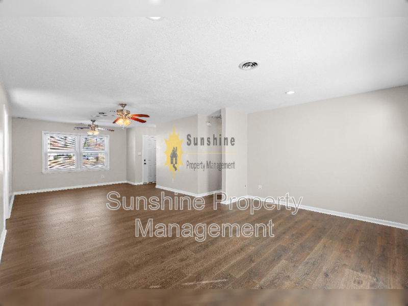 3701 Teakwood Dr - Photo 3 of 10