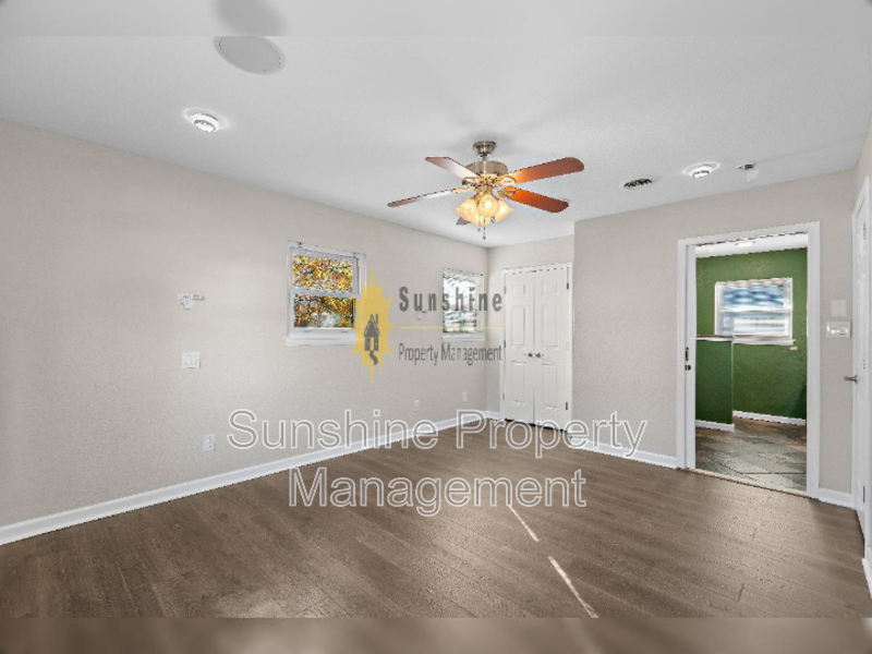 3701 Teakwood Dr - Photo 4 of 10