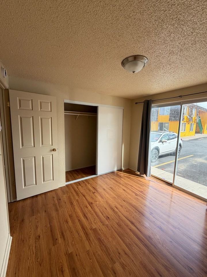 2124 Arthur St #15 - Photo 6 of 10