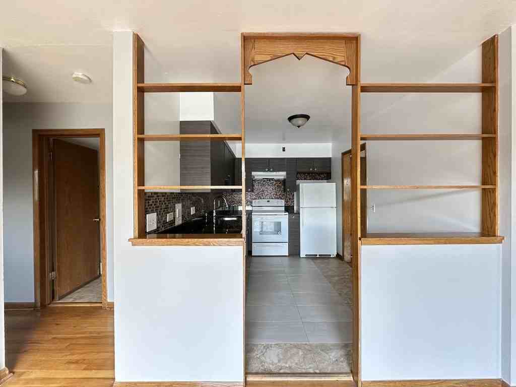 1639 Oakwood Ave #304 - Photo 2 of 21