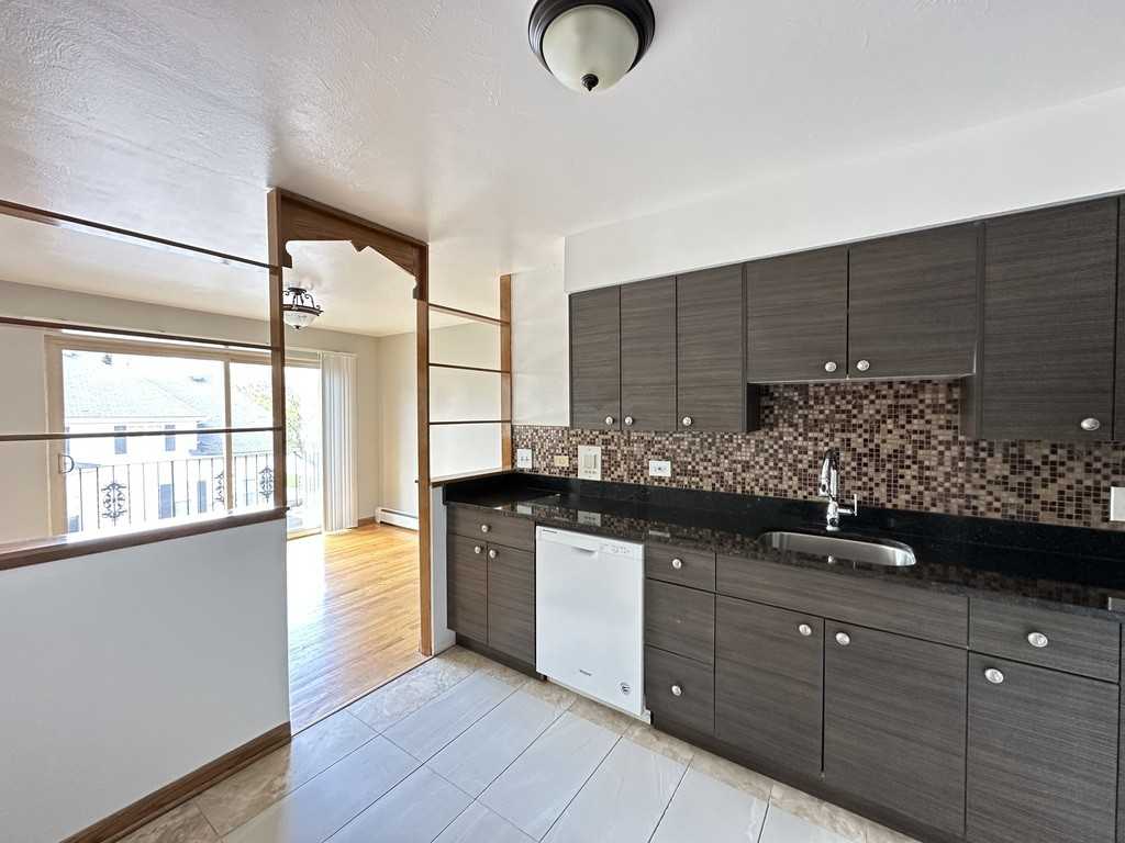 1639 Oakwood Ave #304 - Photo 6 of 21
