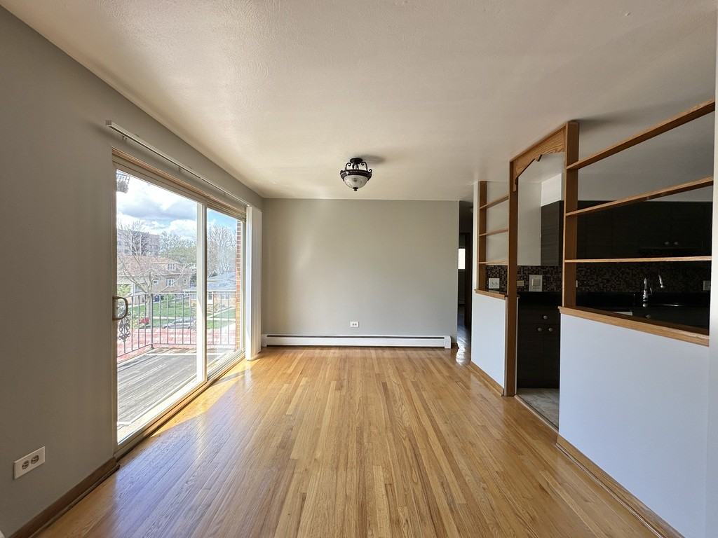 1639 Oakwood Ave #304 - Photo 7 of 21