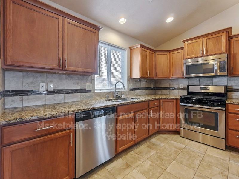 1811 W Maxine Ave - Photo 3 of 21