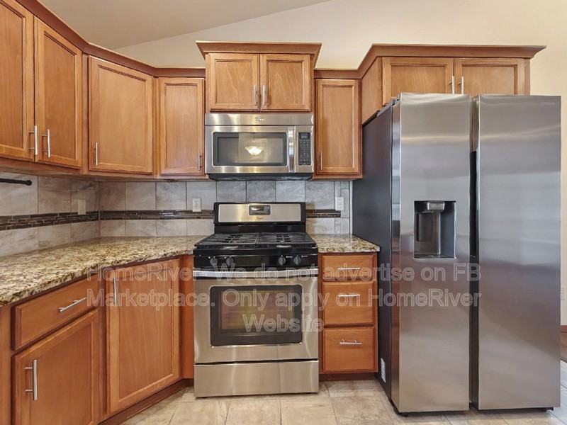 1811 W Maxine Ave - Photo 5 of 21