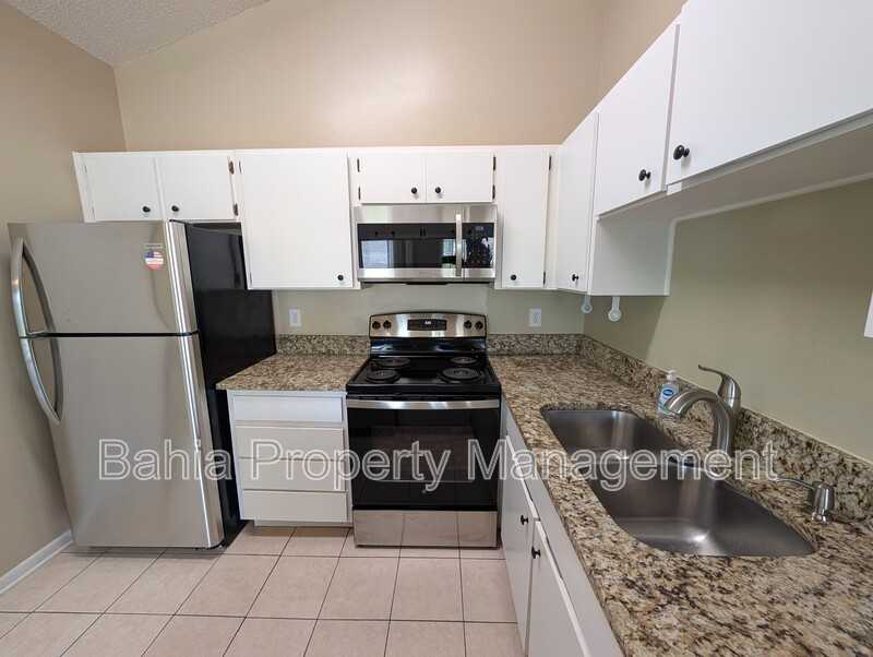 3002 W Cleveland St #E10 - Photo 3 of 16