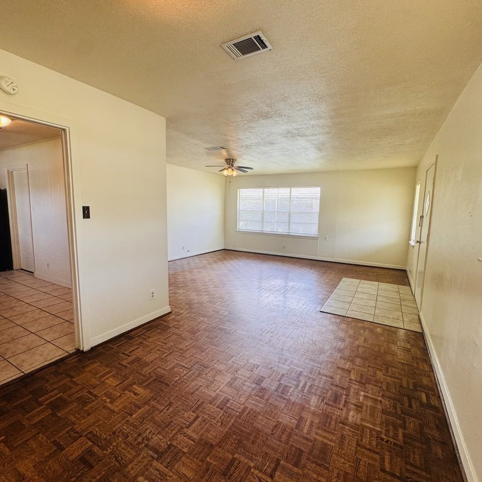 1543 Alamo St - Photo 3 of 14