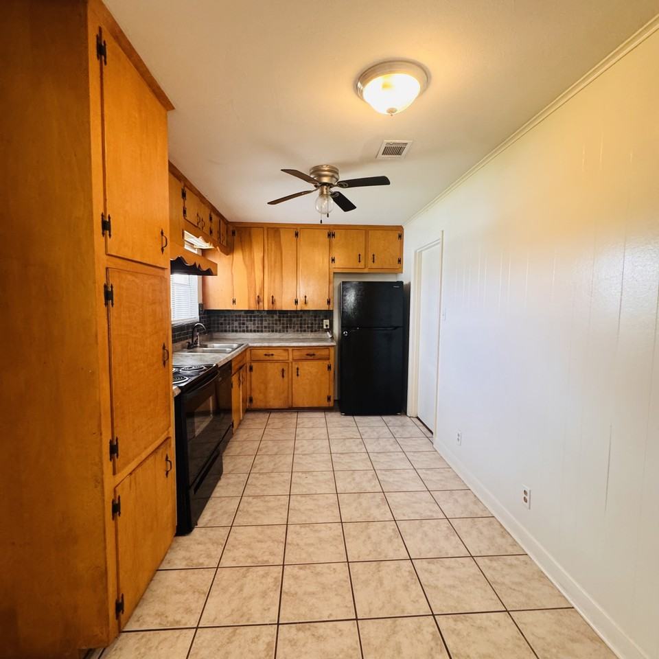 1543 Alamo St - Photo 5 of 14