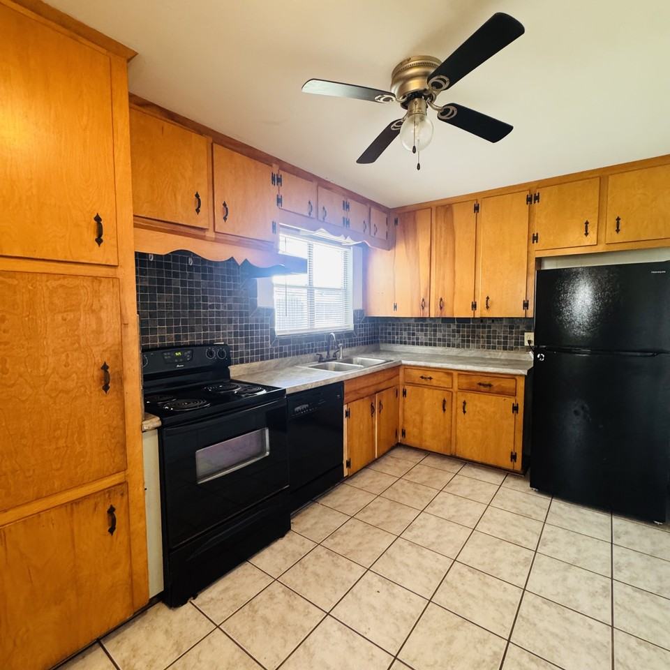 1543 Alamo St - Photo 6 of 14