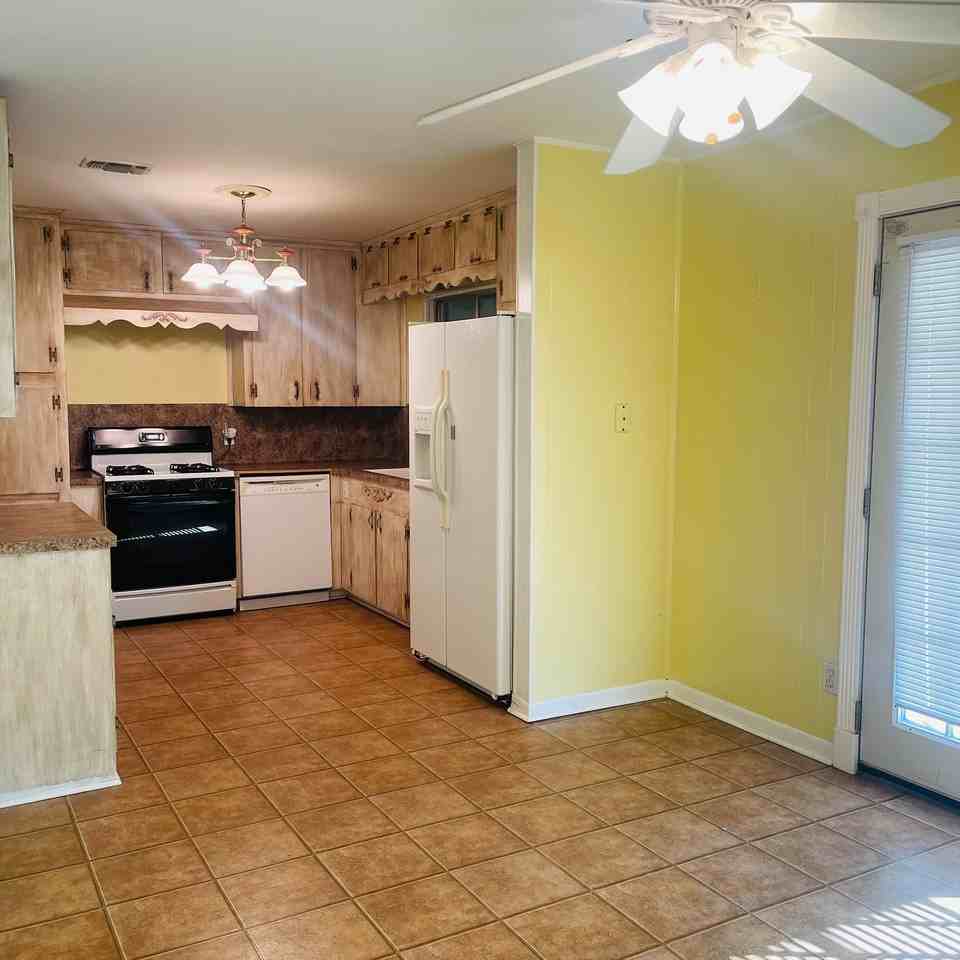 309 Quincy St - Photo 6 of 8