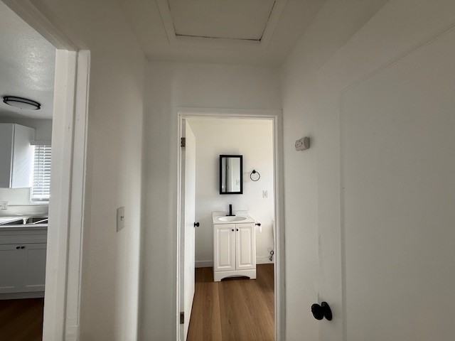 1946 1/2 E 112th St #1946-5 - Photo 3 of 6