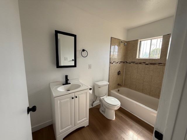 1946 1/2 E 112th St #1946-5 - Photo 4 of 6