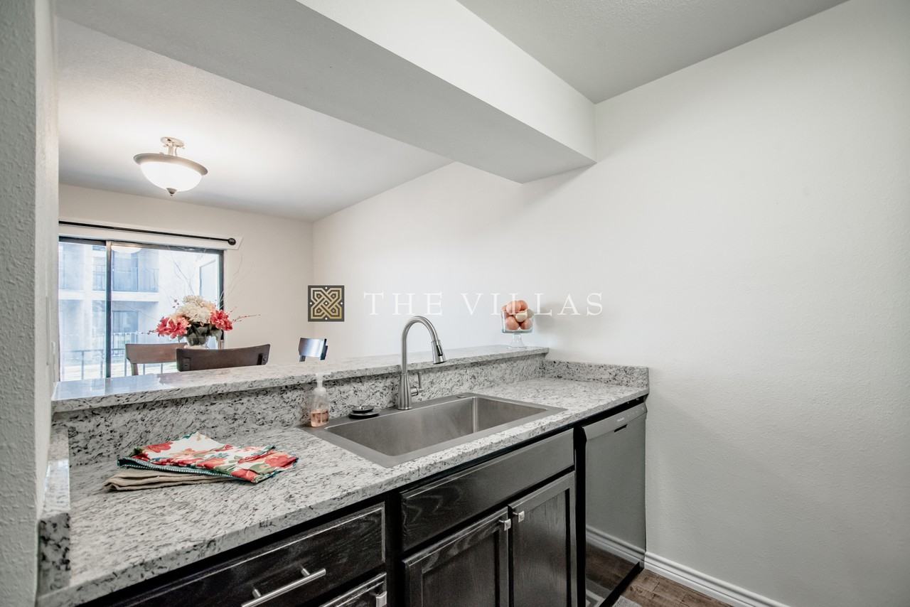 208 Costa Del Oro St - Photo 4 of 14