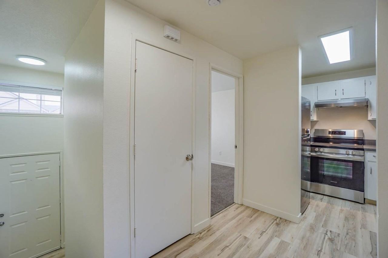Park Crest Townhomes - Photo 3 of 41