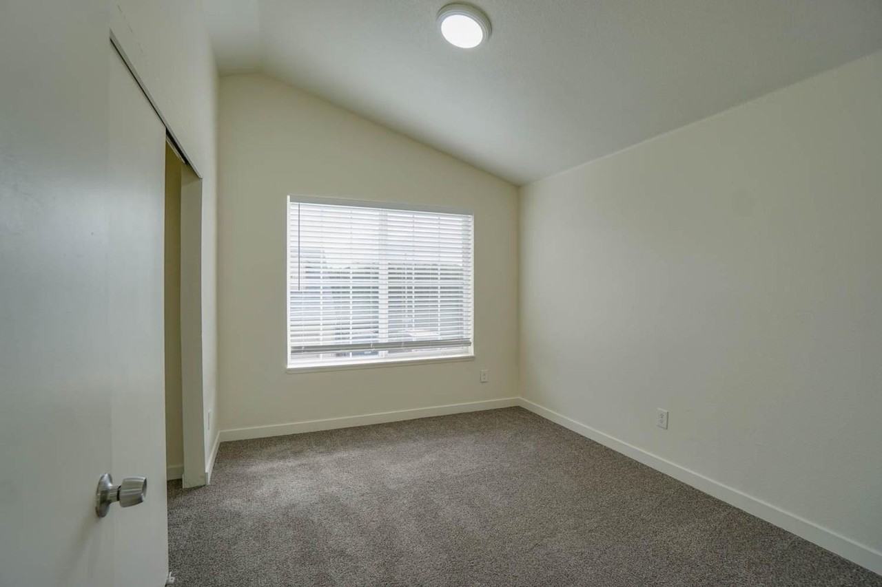 Park Crest Townhomes - Photo 6 of 41
