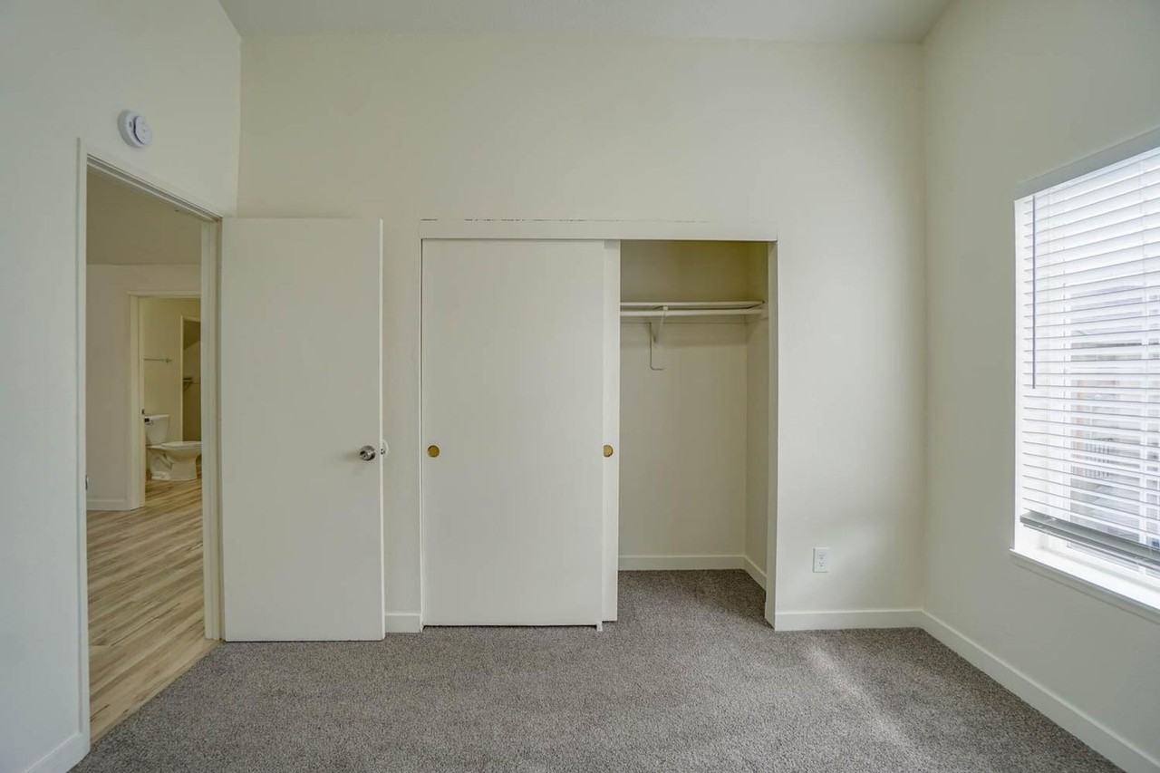 Park Crest Townhomes - Photo 7 of 41
