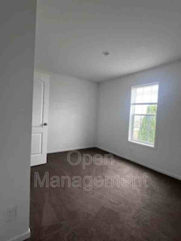511 E 1st St - Photo 6 of 12