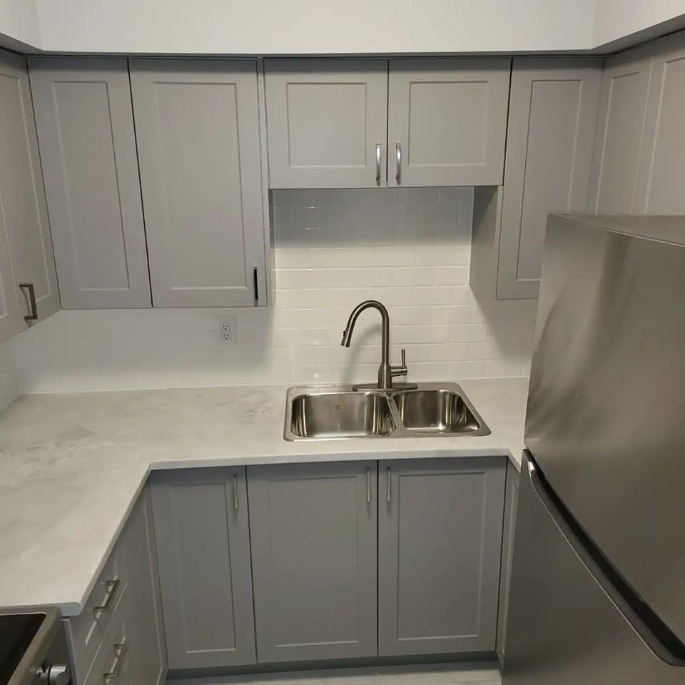 261 1/2 James Street North #10 - Photo 6 of 13