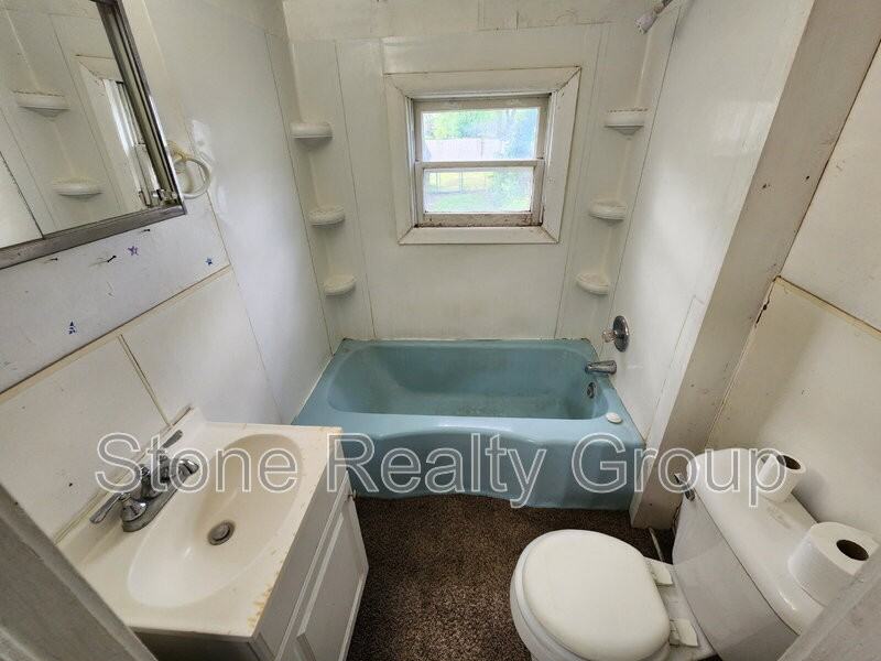 2015 Washington Ave - Photo 5 of 7