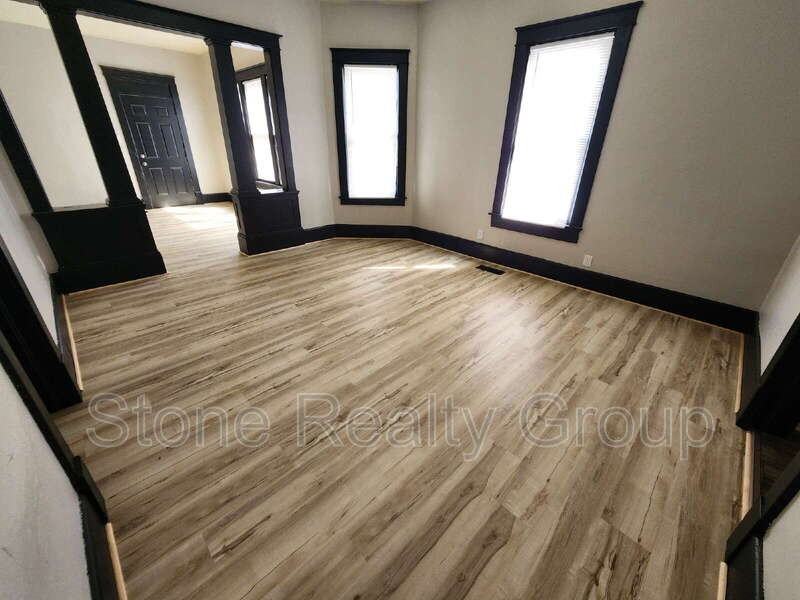 1527 5th Ave - Photo 3 of 9