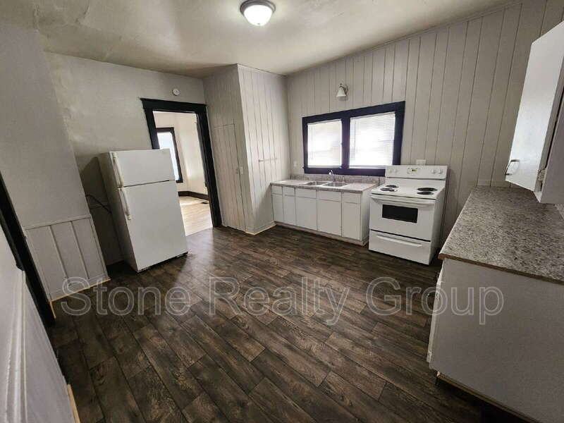 1527 5th Ave - Photo 4 of 9