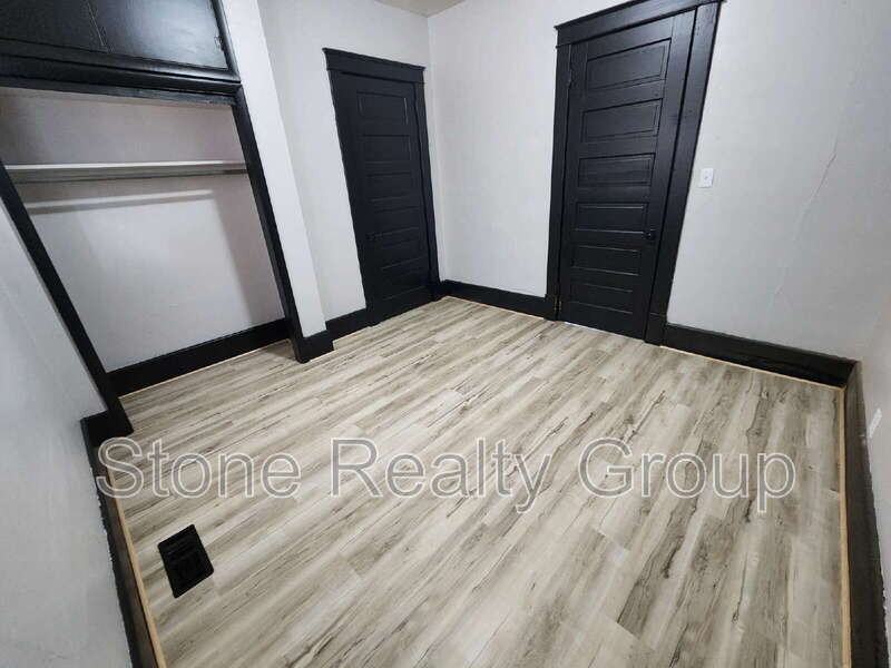 1527 5th Ave - Photo 5 of 9