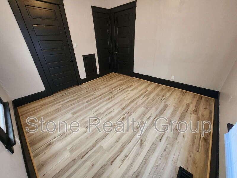 1527 5th Ave - Photo 6 of 9