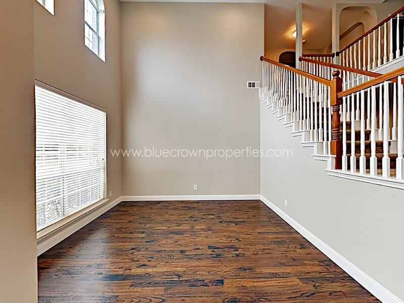 901 Mesquite Dr - Photo 2 of 24