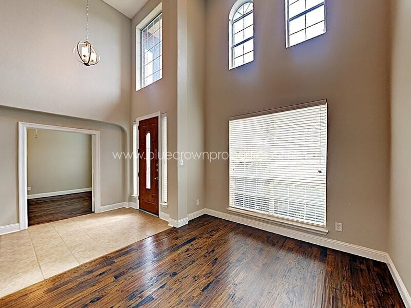 901 Mesquite Dr - Photo 3 of 24