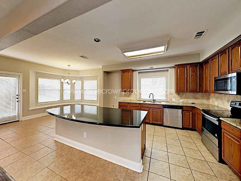 901 Mesquite Dr - Photo 4 of 24