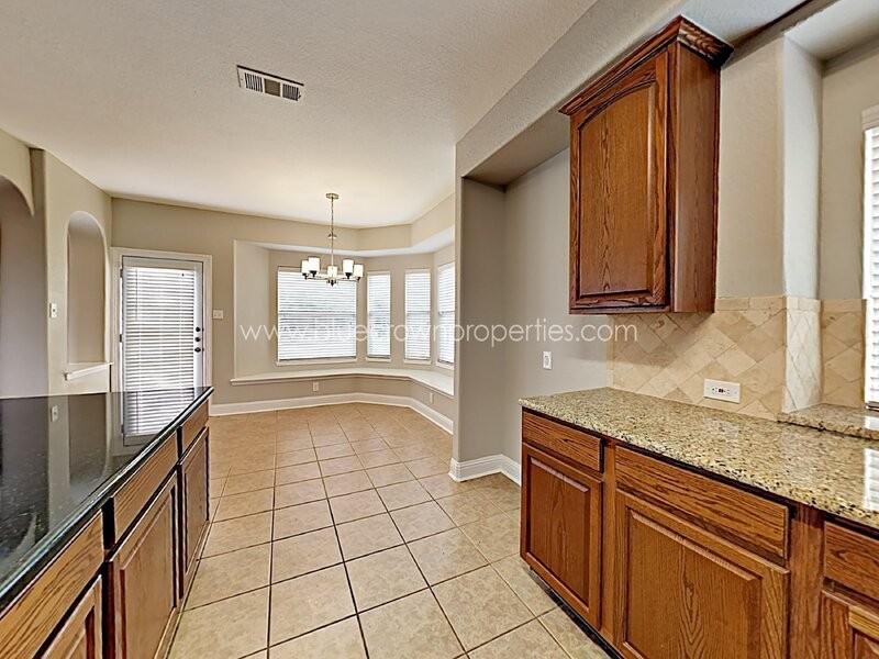 901 Mesquite Dr - Photo 6 of 24