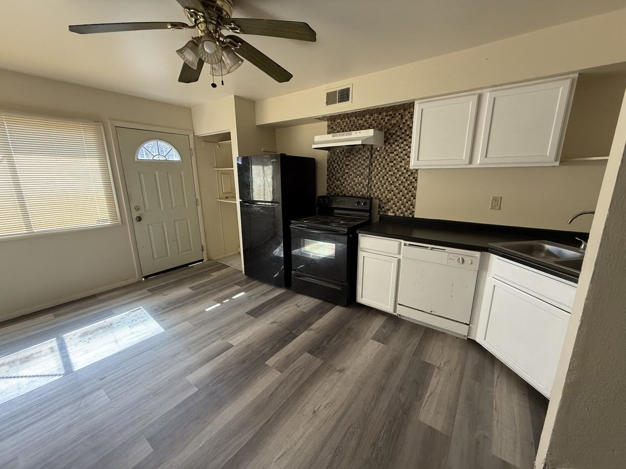 9010 North 95th Street - 1Unit F #1 - Photo 5 of 10