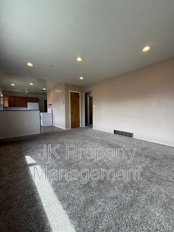 1301 14th Ave S - Photo 4 of 35