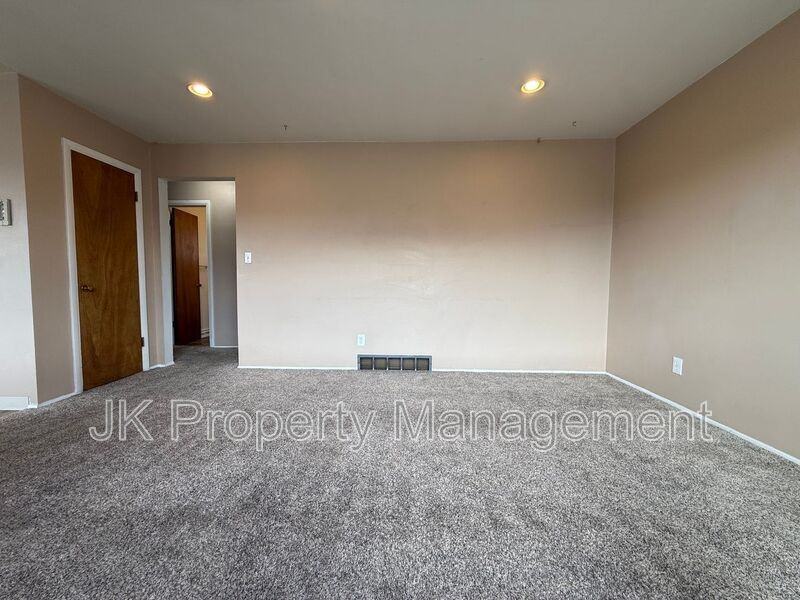 1301 14th Ave S - Photo 5 of 35