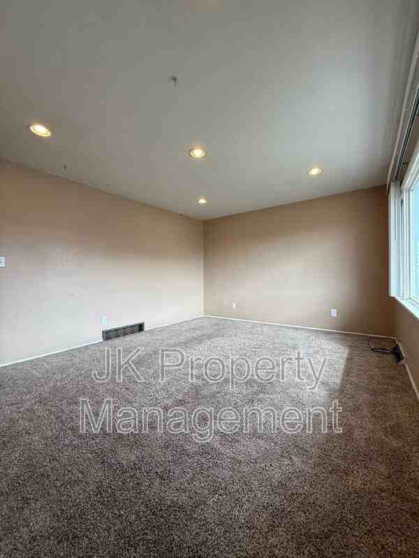 1301 14th Ave S - Photo 6 of 35